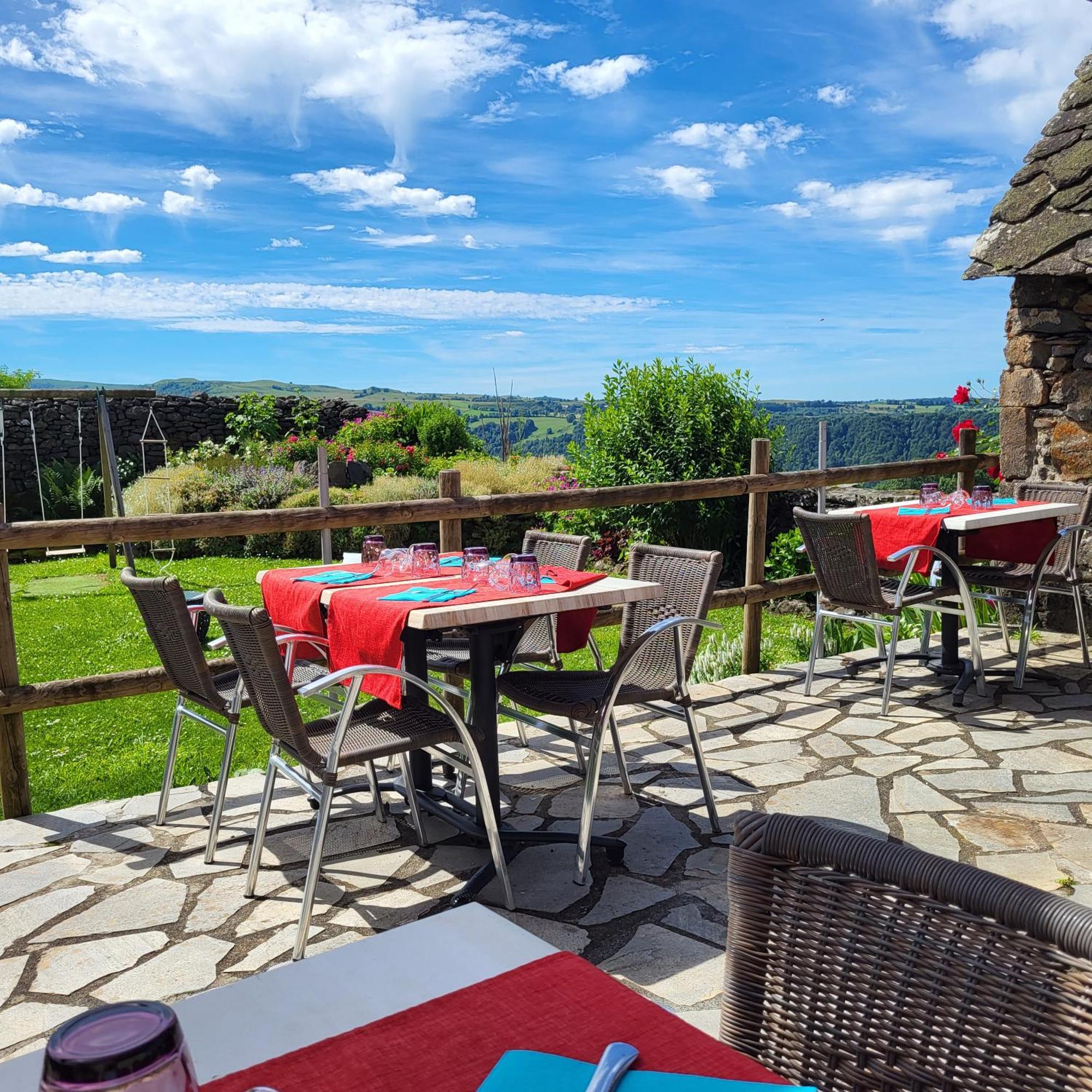 Logis Hotel Restaurant & Spa Les Remparts Salers Eksteriør bilde
