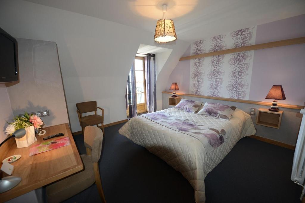 Logis Hotel Restaurant & Spa Les Remparts Salers Rom bilde